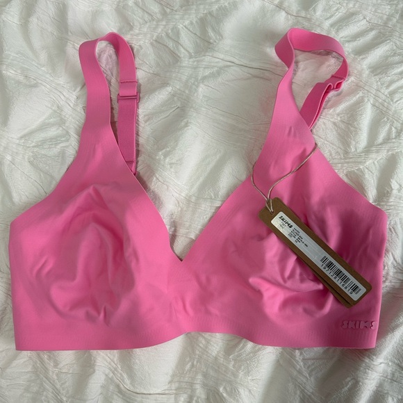 SKIMS XS and 32B bras - Picture 4 of 5